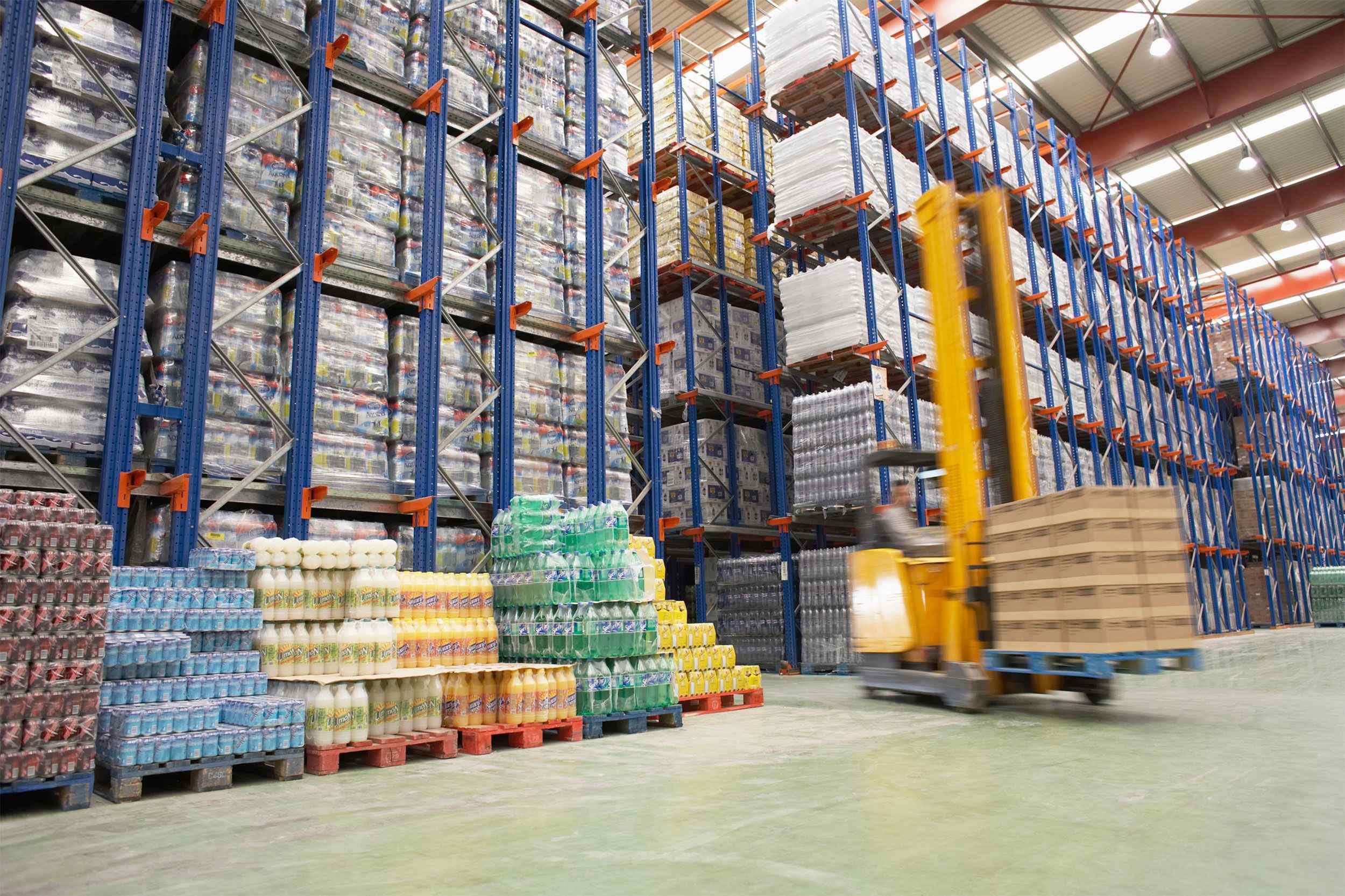 https://dcandlogistics.co.za/wp-content/uploads/2015/09/Warehouse-and-lifter.jpg